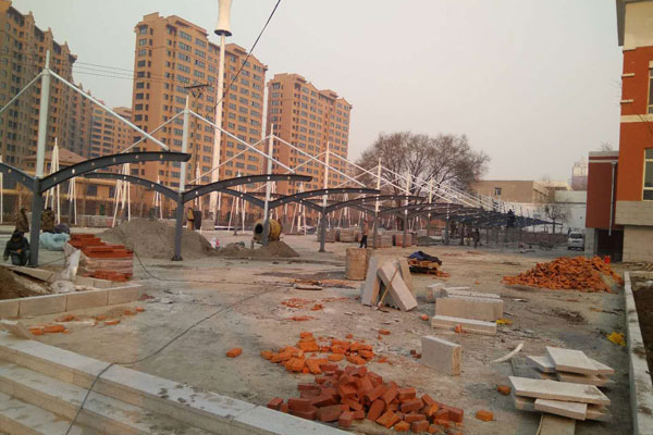 多人搭建助力沈阳膜结构周期缩短，效率与品质双赢